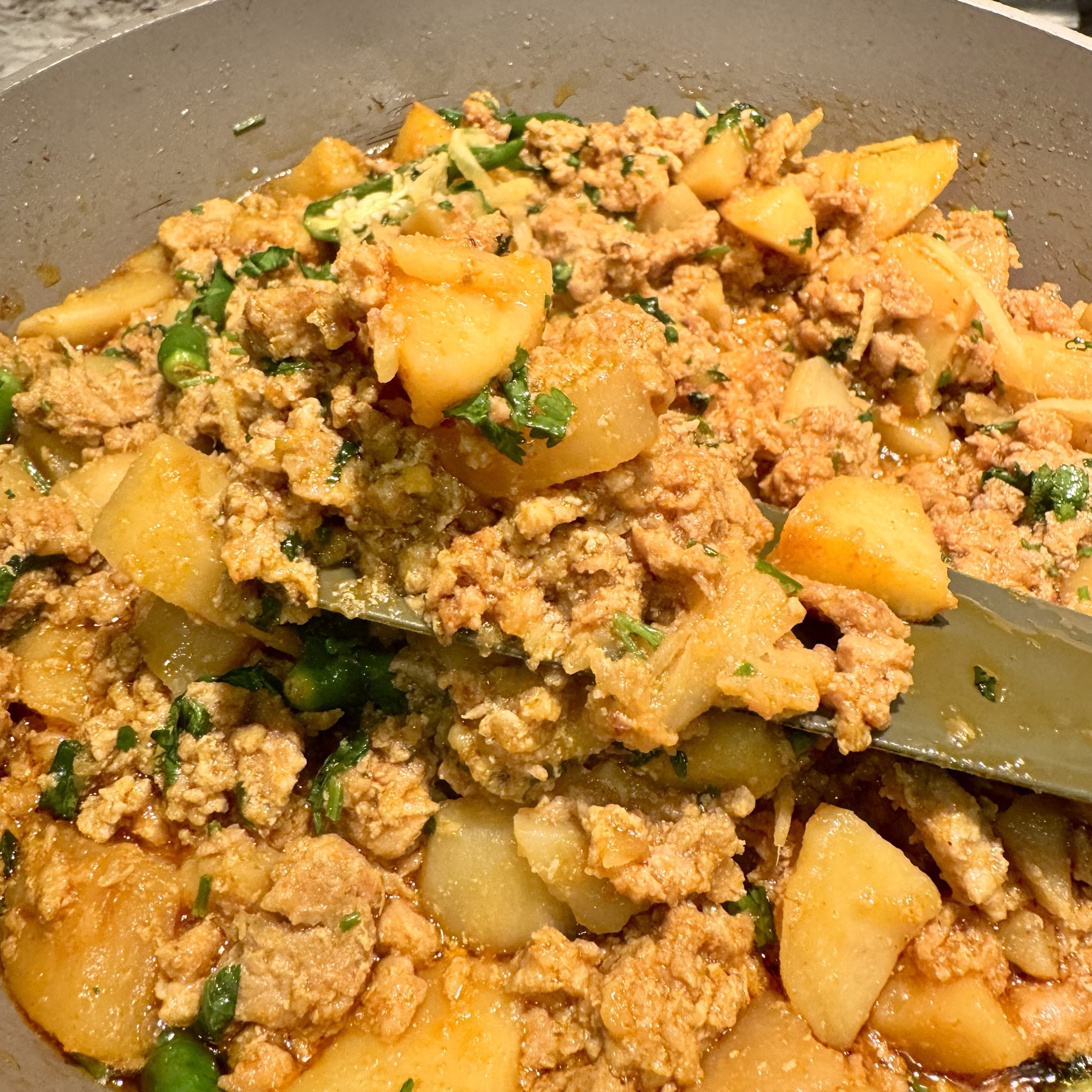 Minced Meat with Potatoes( Aloo Qeema آلو قیمہ )